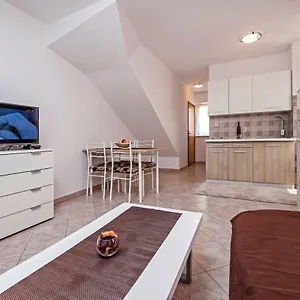 https://apartmani-sara-andrea.in-istria.net